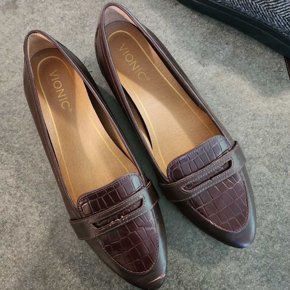 Vionic Savannah Pointed Brown Flats Loafers Arch Support Leather Women Size 8
